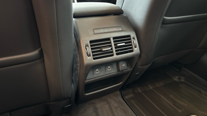 Land Rover Discovery Sport 2.0 D200 Landmark 5dr Auto [5 Seat] Diesel Station Wagon - Image 18